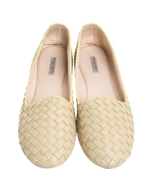 pale yellow flats