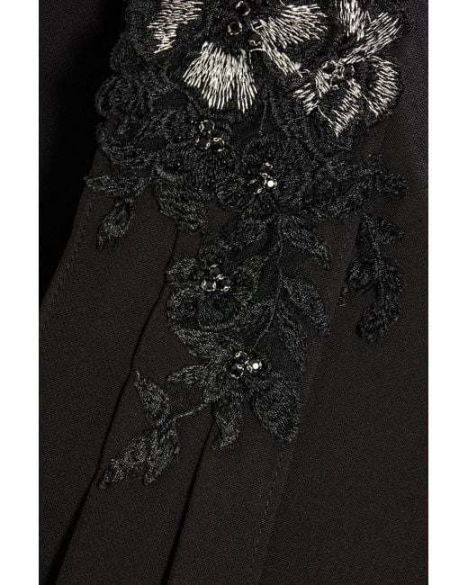 Marchesa Black Robe aus crêpe mit drapierung und verzierung