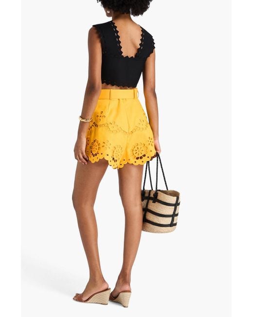 Zimmermann Yellow Shorts aus leinen mit lochstickerei und gürtel