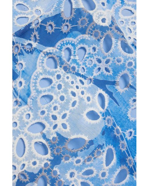 Mikael Aghal Blue Schulterfreies midikleid mit lochstickerei, print und rüschen