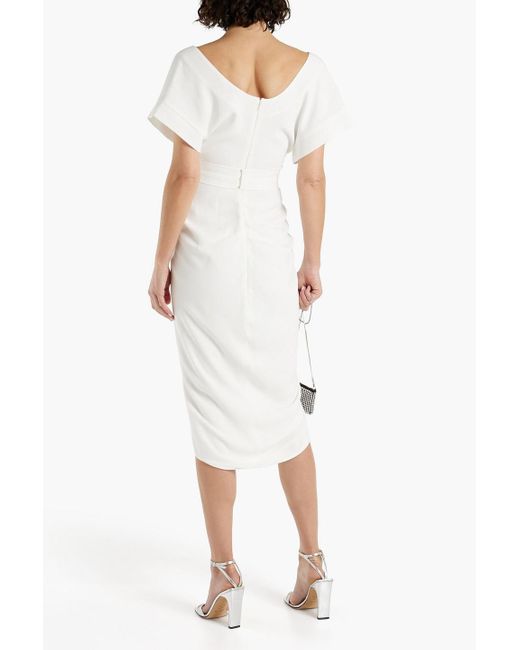 Rhea Costa White Kleid aus crêpe mit drapierung und gürtel