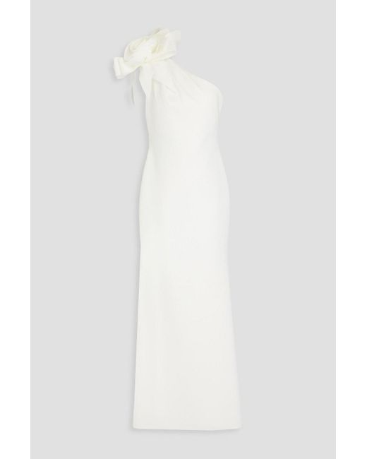 Badgley Mischka White Robe aus scuba mit floralen applikationen und asymmetrischer schulterpartie