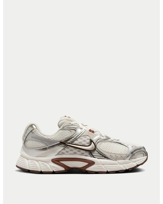 Nike White Women's V5 Rnr Trainers
