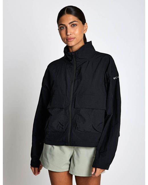 Columbia Black Women's Paracutie Cropped Cargo Windbreaker