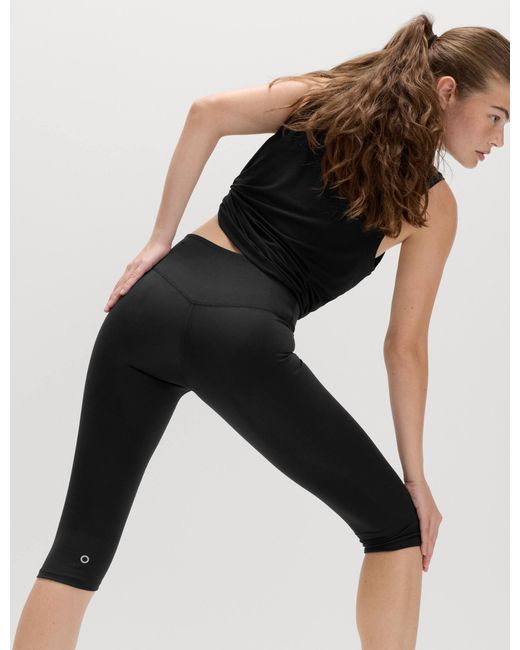 GOODMOVE Black Women's Go Balance Wrap Waist Capri leggings