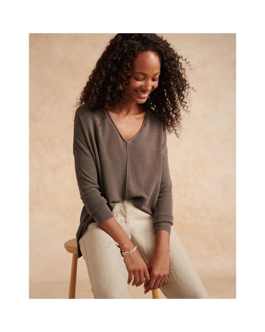 The White Company Linen Rich Oversized V-neck Sweater in Brown | Lyst