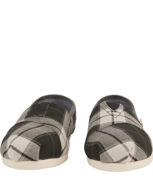 black and white plaid toms
