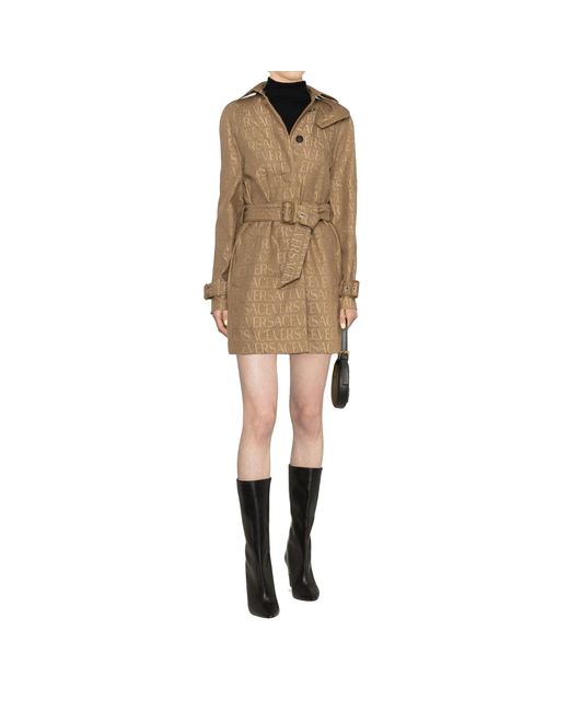 Trench con logo di Versace in Natural