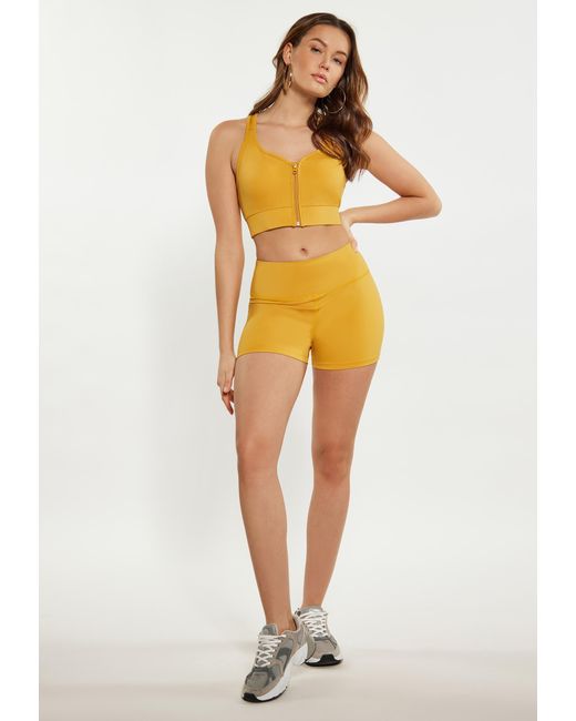 faina Korte Broek in het Yellow