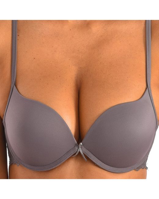 Selene Judith Vrouwenbeha in het Gray