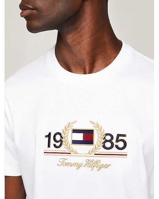 Camiseta de cuello redondo con logo bordado Tommy Hilfiger de hombre de color White