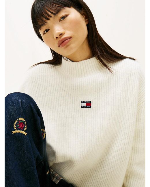 Pull Décontracté Tommy Badge À Col Cheminée Tommy Hilfiger en coloris White
