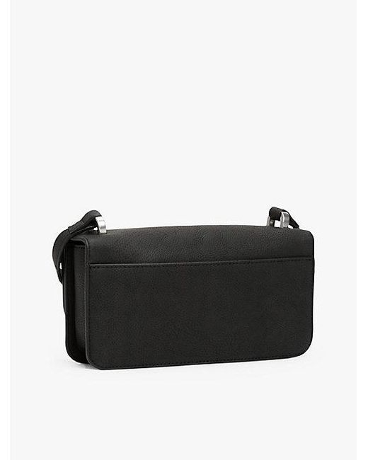 Bolso Bandolera Con Solapa Y Logo Tommy Hilfiger de color Black