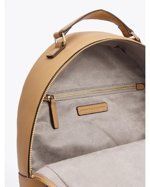 Zaino Con Placchetta A Monogramma Th di Tommy Hilfiger in Natural