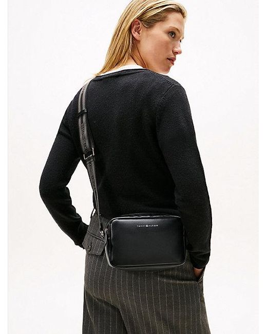 Tommy Hilfiger Crossbody Cameratas Met Webbing Band in het Black