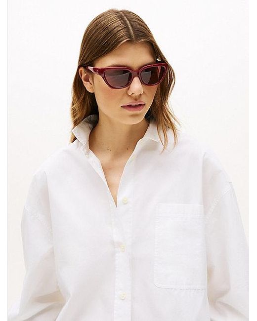 Tommy Hilfiger The Sofia Capsule Zonnebril Met Cat-Eye Montuur in het Red