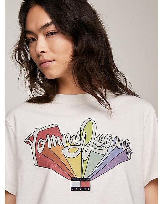 Tommy Hilfiger White Boxy Fit T-Shirt mit Regenbogen-Logo