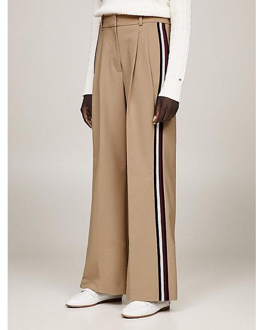 Pantalón con pernera ancha y raya marcada Tommy Hilfiger de color Natural