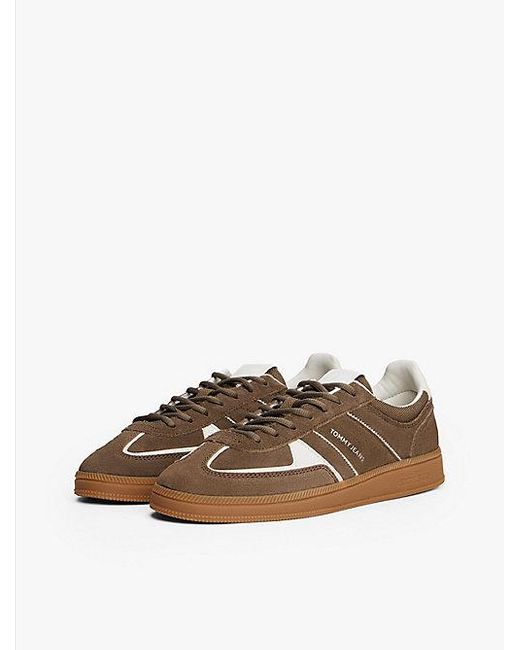 Tommy Hilfiger The Greenwich Suède Sneaker Met Gemengde Texturen in het Brown