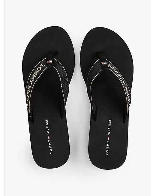 Tommy Hilfiger Teenslipper Met Sleehak En Geëmailleerde Vlag in het White