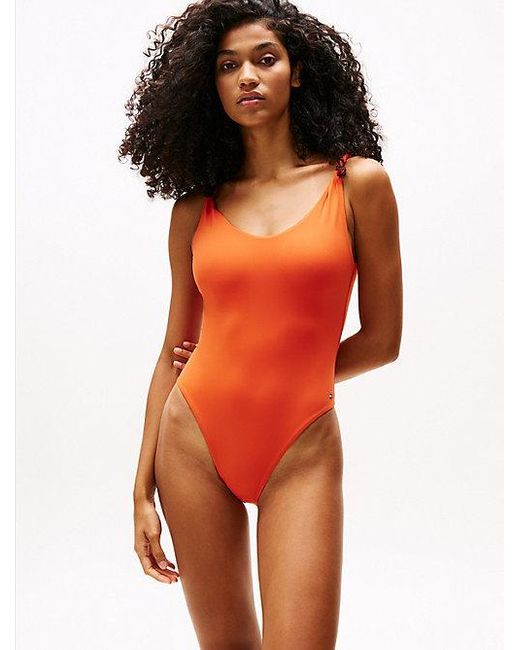 Tommy Hilfiger Badpak Met Diepe Rug En Gedraaid Detail in het Orange