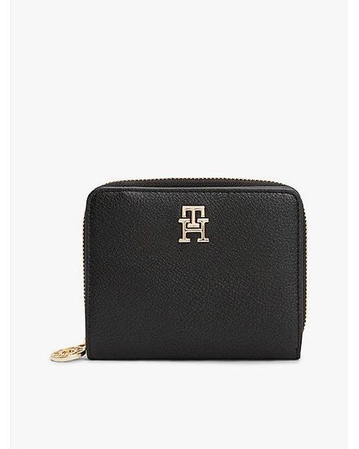 Cartera Con Insignia Del Monograma Th Tommy Hilfiger de color Black