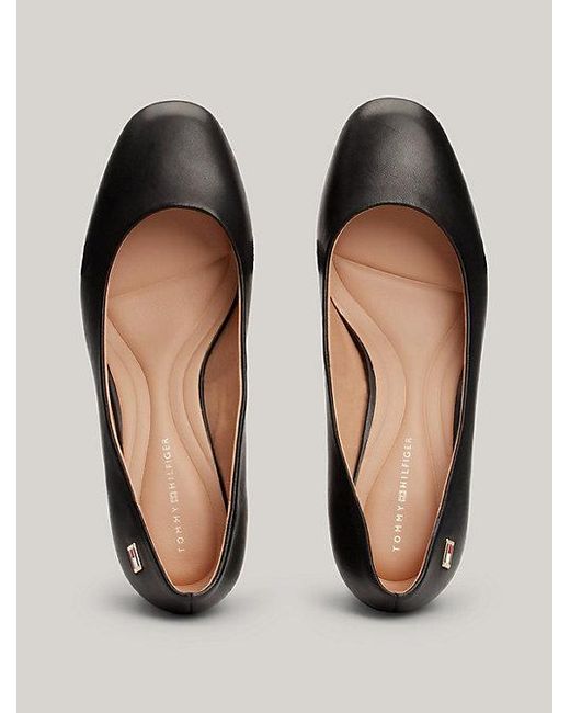 Zapatos de salón de piel con tacón ancho Tommy Hilfiger de color Black