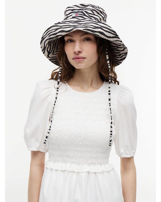 Tommy Hilfiger White Zebra Print Logo Plaque Bucket Hat