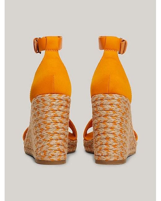 Sandalias de cuña alta con tiras de satén Tommy Hilfiger de color Orange
