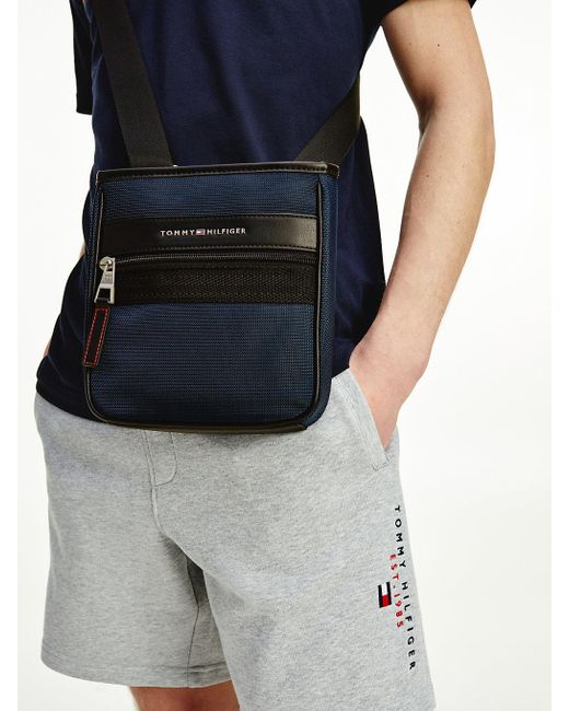 Petit Sac Bandouliere Texture A Logo Synthetique Tommy Hilfiger Pour Homme En Coloris Bleu Lyst