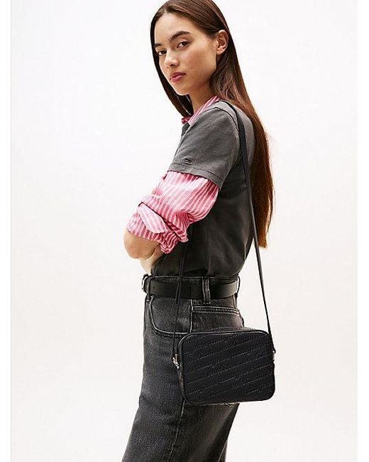 Bolso Cartera Con Logo En Bajo Relieve Tommy Hilfiger de color Black