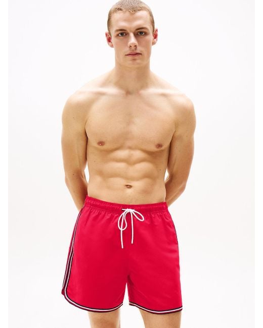 Costume Boxer Global Stripe Media Lunghezza di Tommy Hilfiger in Red da Uomo