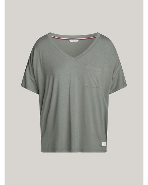 T-shirt d'intérieur TH Established à col en V Tommy Hilfiger en coloris Gray