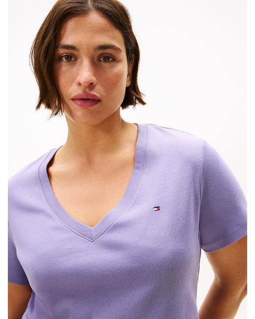 T-Shirt Ajusté Curve À Col En V Tommy Hilfiger en coloris Purple