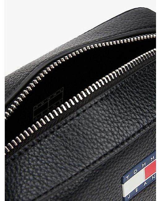 Tommy Hilfiger Crossbody-Cameratas Met Ton-Sur-Ton Badge in het Black