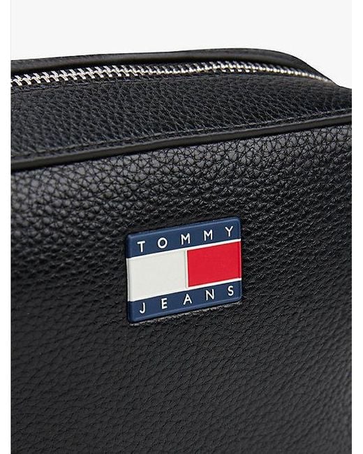 Tommy Hilfiger Crossbody-Cameratas Met Ton-Sur-Ton Badge in het Black