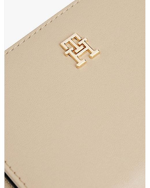 Cartera Hilfiger Icon Con Solapa Tommy Hilfiger de color Natural