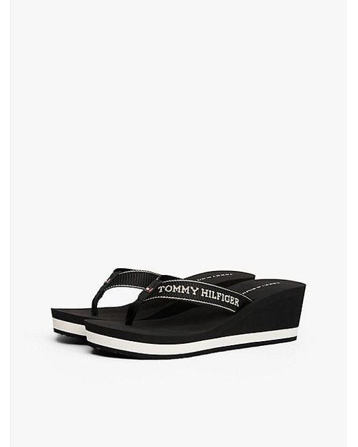 Tommy Hilfiger Teenslipper Met Sleehak En Geëmailleerde Vlag in het White