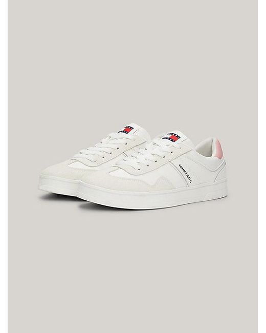 Tommy Hilfiger Suède Court Sneaker Met Gemengde Texturen in het White