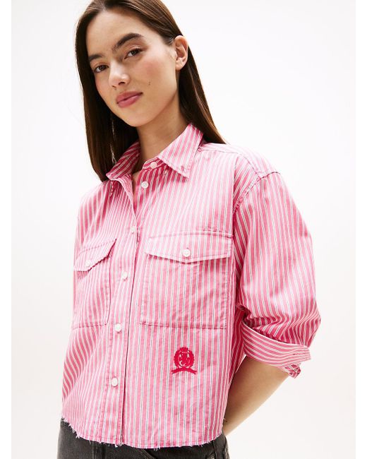 Camicia Crop Relaxed Fit Con Stemma Ricamato di Tommy Hilfiger in Pink