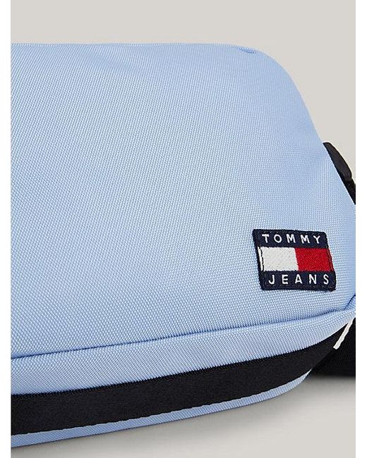 Tommy Hilfiger Blue Essential kleine Crossbody-Tasche mit Badge