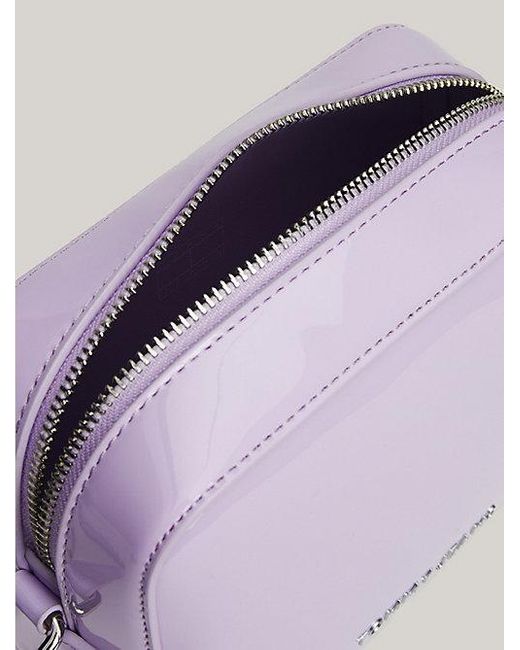 Tommy Hilfiger Purple Essential kleine Kameratasche mit Lack-Finish