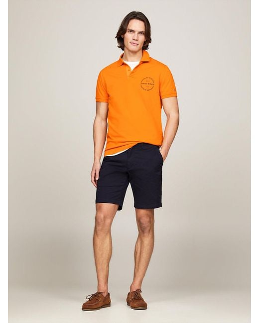 Polo coupe standard à logo médaillon Tommy Hilfiger pour homme en coloris Orange