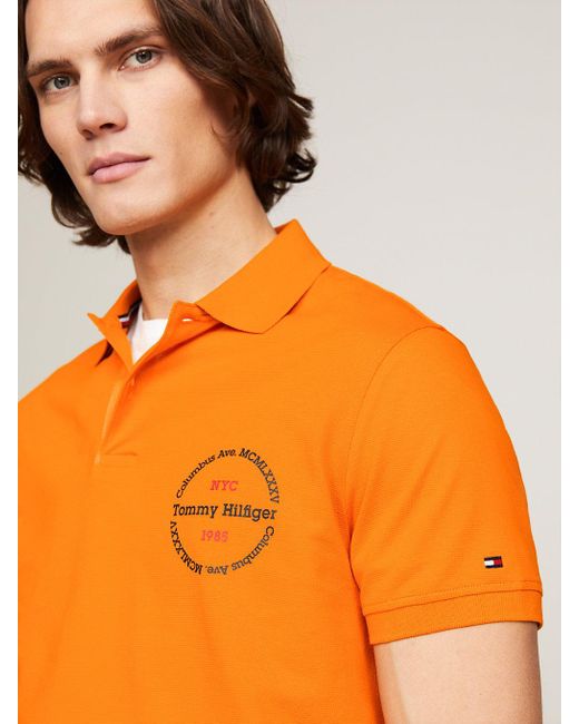 Polo coupe standard à logo médaillon Tommy Hilfiger pour homme en coloris Orange