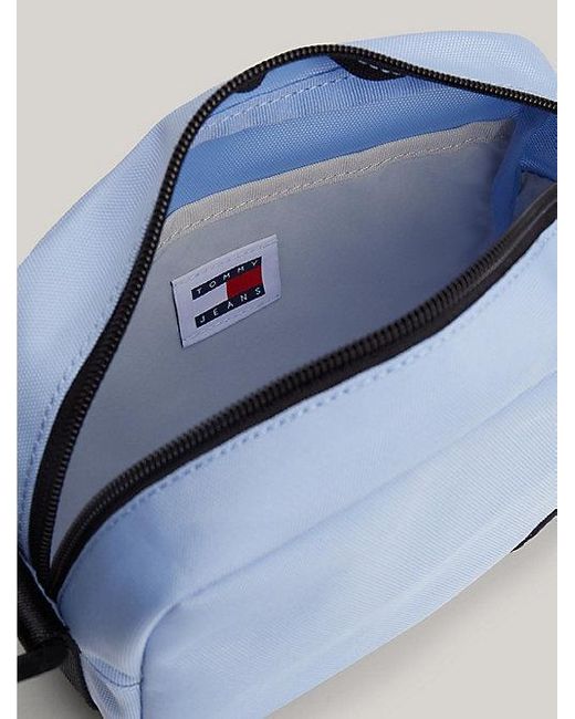 Bolso bandolera Essential pequeño con parche Tommy Hilfiger de color Blue