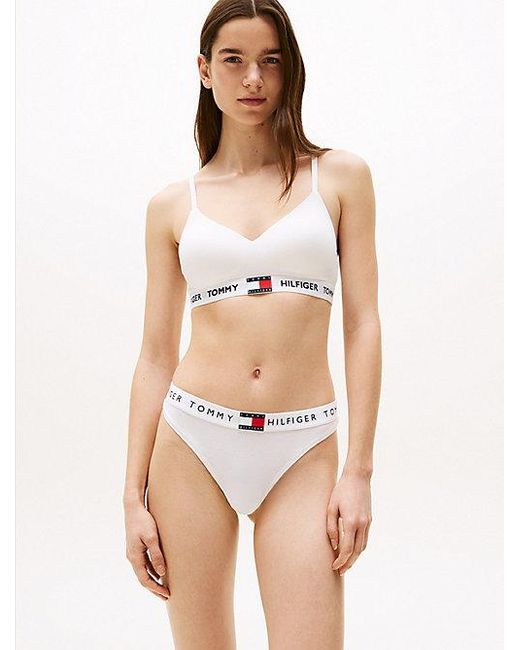 Tommy Hilfiger String Met Repeat Logo Op De Tailleband in het White