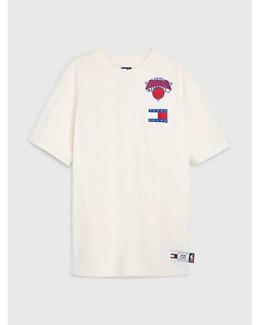 Tommy Hilfiger Tommy Jeans & Nba Relaxed T-shirt Met Badge in het Natural voor heren