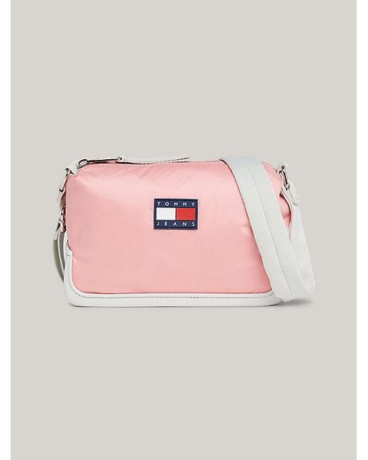 Bolso bandolera pequeño con logo engomado Tommy Hilfiger de color Pink