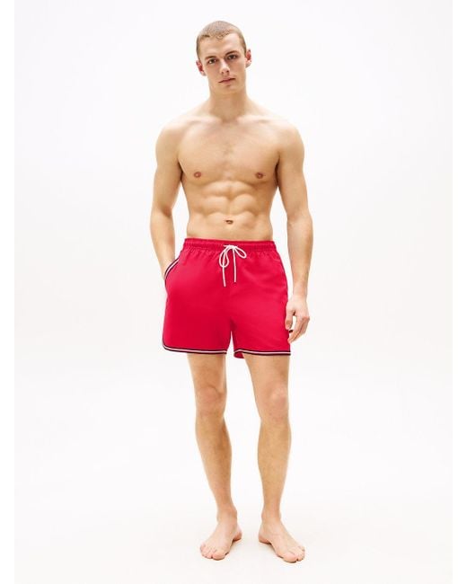 Costume Boxer Global Stripe Media Lunghezza di Tommy Hilfiger in Red da Uomo