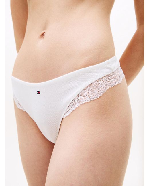 String Échancré À Bordures En Dentelle Tommy Hilfiger en coloris White